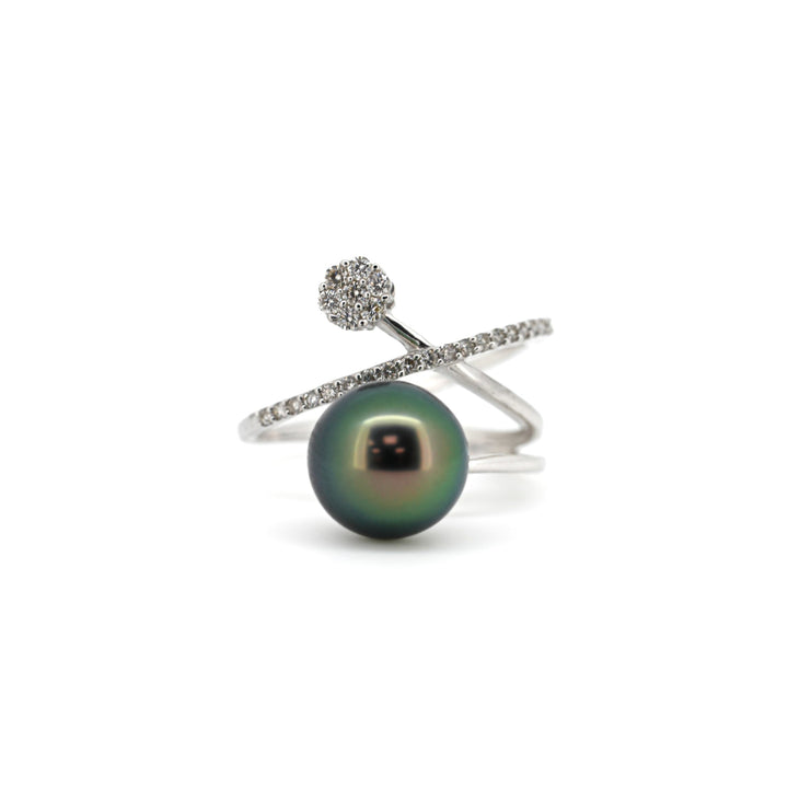 18K Gold Tahitian Pearl & Diamond Ring - Close Look