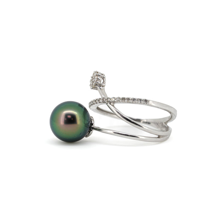 18K Gold Tahitian Pearl & Diamond Ring - Close Look left hand side