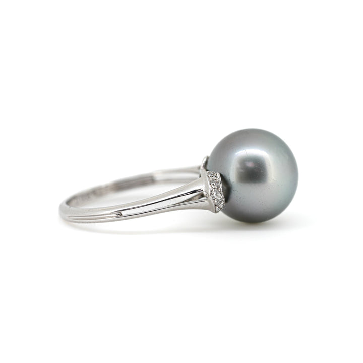 18K Gold Tahitian Pearl Ring with Sparkling Diamond - Close Look Right hand side