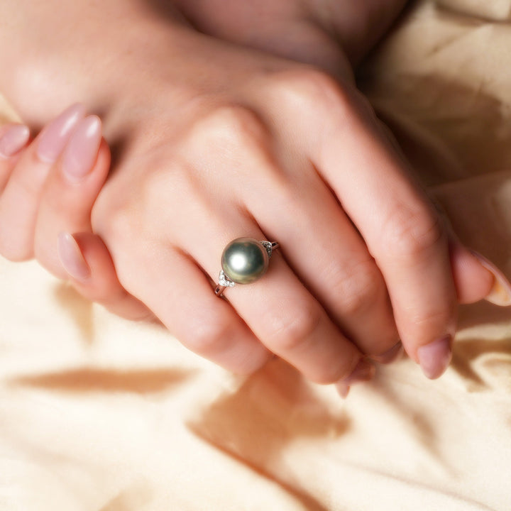 18K Gold Tahitian Pearl Ring with Sparkling Diamond 