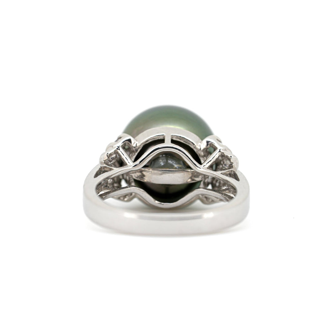 18K Tahitian Pearl & Diamond Ring - Close look behind