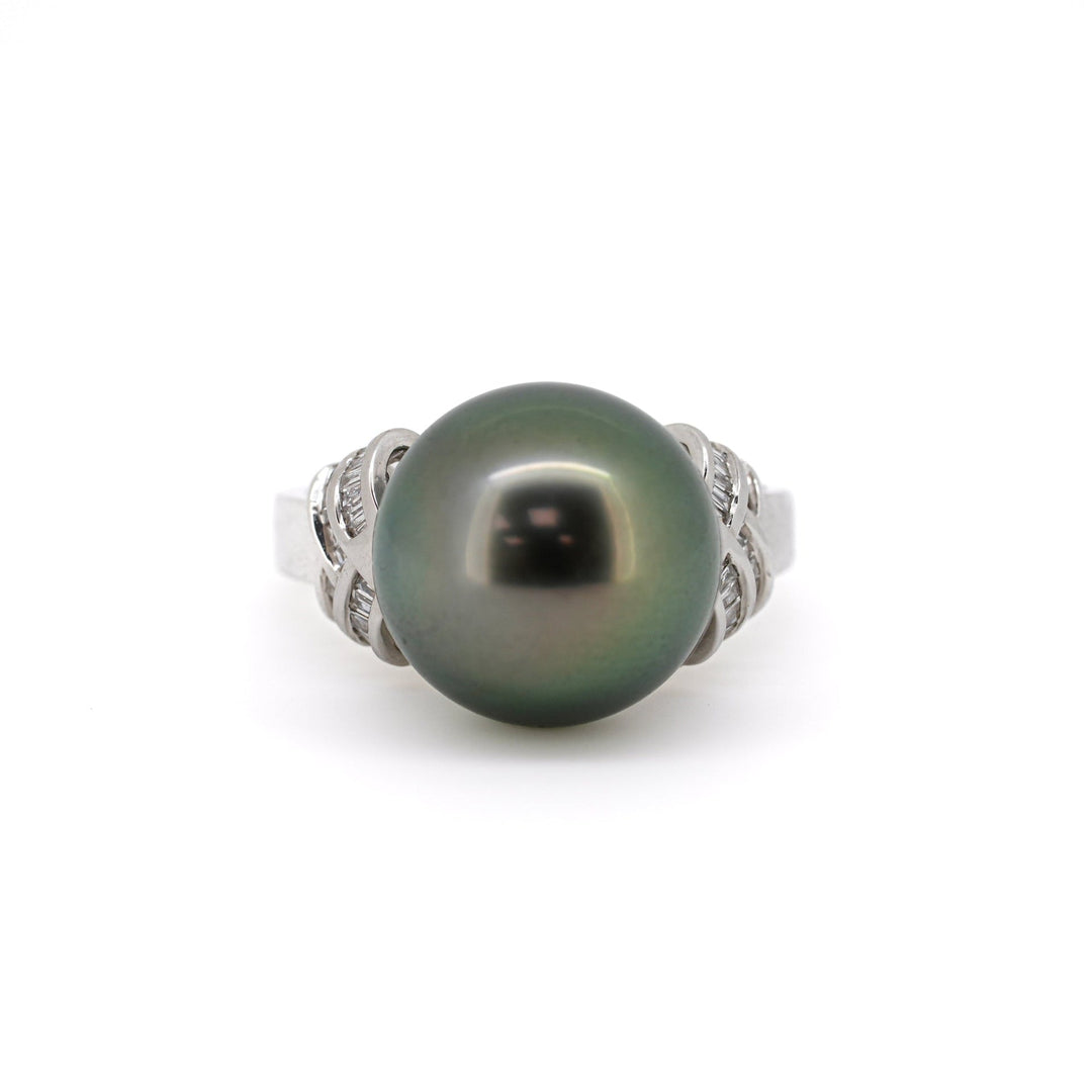 18K Tahitian Pearl & Diamond Ring - Close look