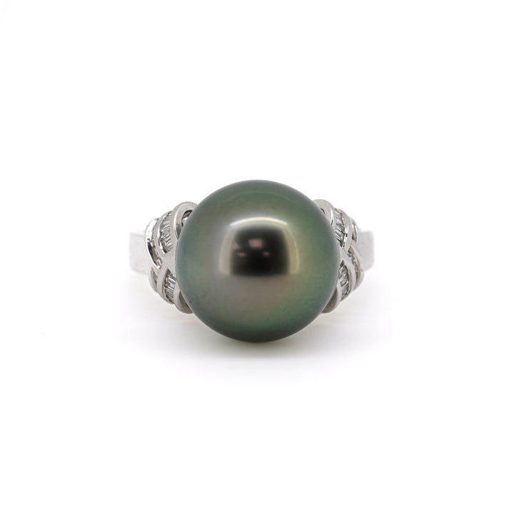 18K Tahitian Pearl & Diamond Ring - Close look