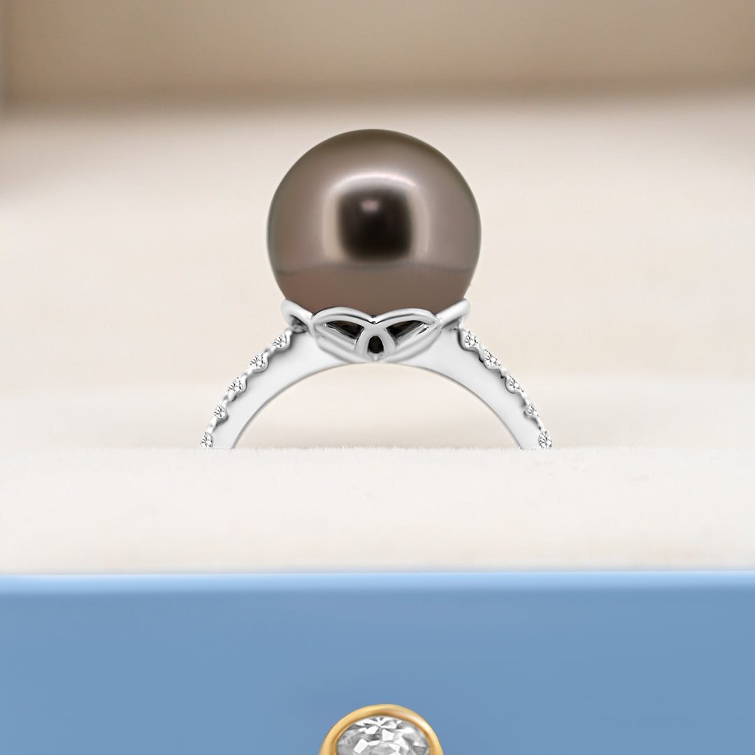 18K White Gold Tahitian Pearl Wedding Ring with Diamonds. ref:18k513