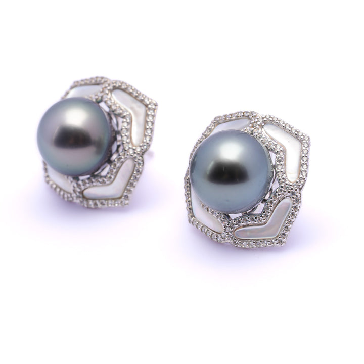 Elegant 925 Silver Tahitian Pearl Earrings.