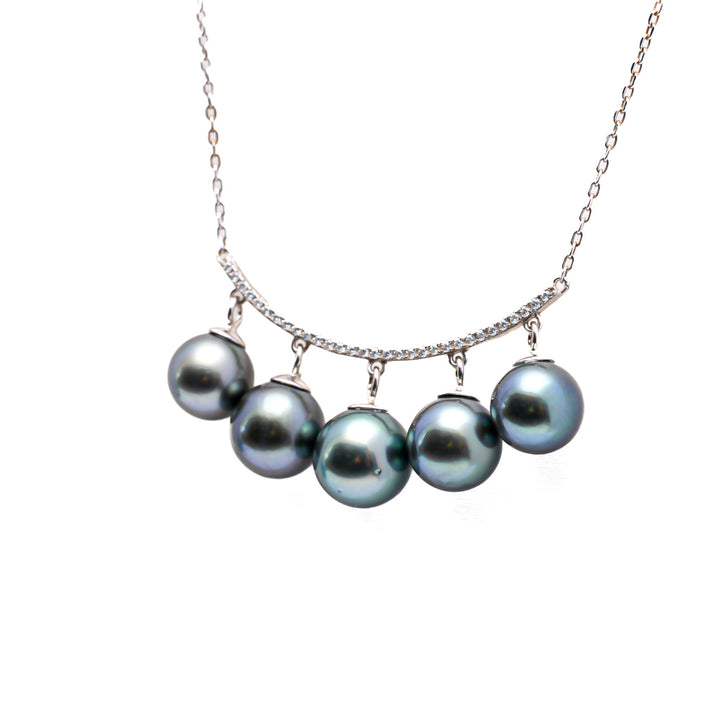 Elegant 925 Silver Necklace with Dark Green Tahitian Pearl & Zirconia Gemstone.