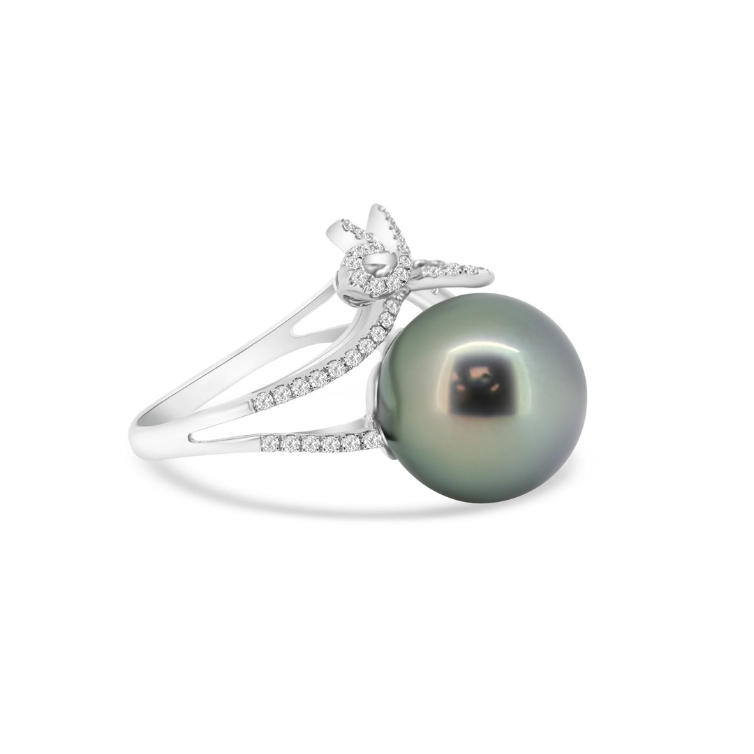 18K Tahitian Pearl Ring with Diamond.