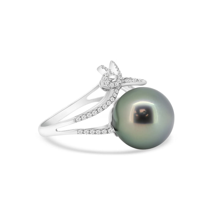 18K Tahitian Pearl Ring with Diamond.