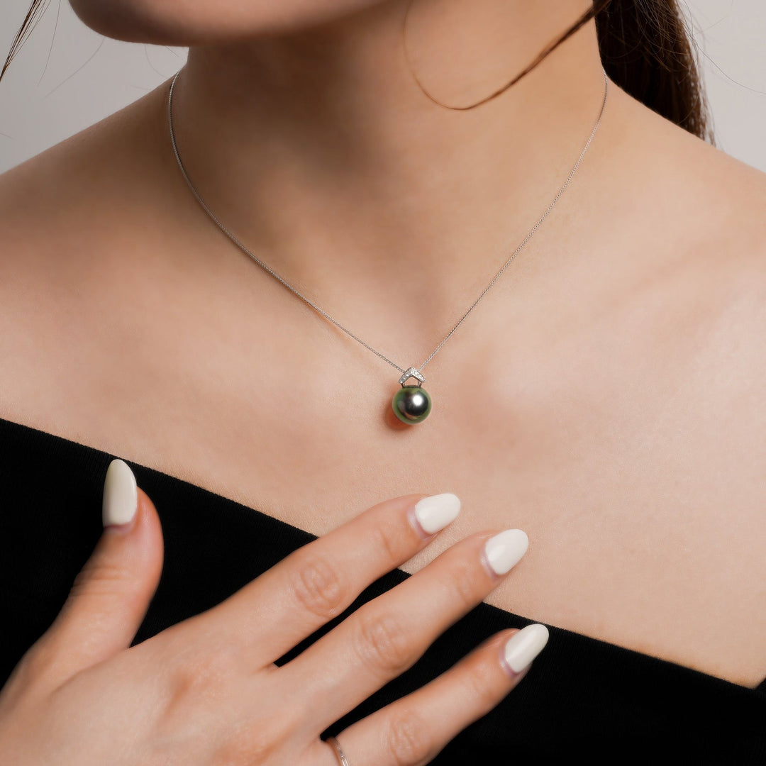 18K V-Shape Tahitian Pearl Pendant with Peacock Pearl & Diamond in 925 Silver