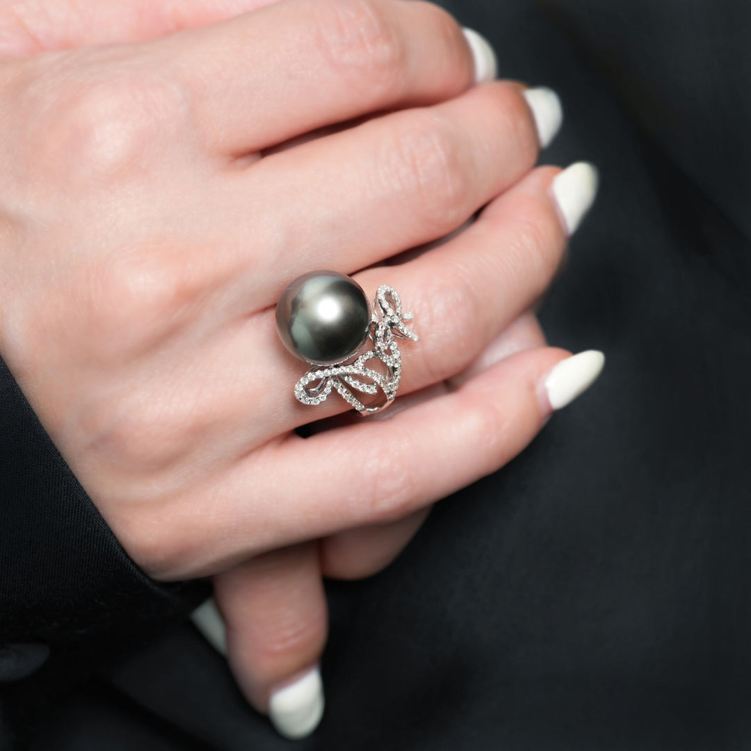 18K Tahitian Pearl Ring with Diamond. Ref D88-0.52CT